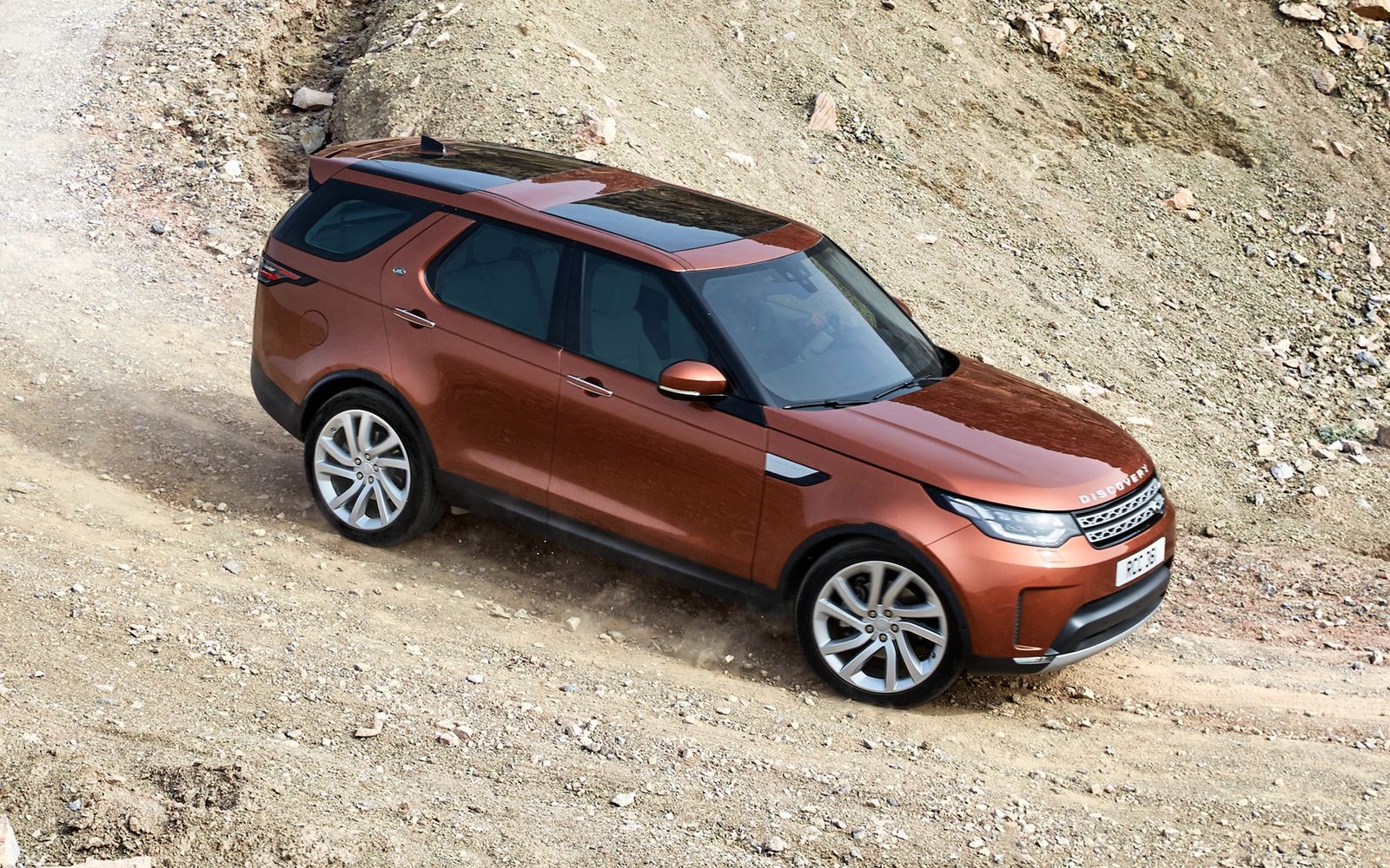 Автомобили Jaguar и Land Rover победят морскую болезнь. Вместе с водителями